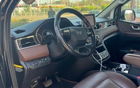 Hyundai Grand Starex Grand Starex I рестайлинг 2, 2018 год, 3 800 000 рублей, 8 фотография