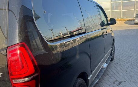 Hyundai Grand Starex Grand Starex I рестайлинг 2, 2018 год, 3 800 000 рублей, 4 фотография