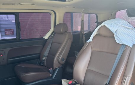 Hyundai Grand Starex Grand Starex I рестайлинг 2, 2018 год, 3 800 000 рублей, 7 фотография