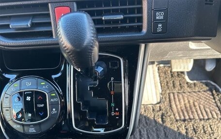 Toyota Voxy III, 2021 год, 1 950 005 рублей, 7 фотография