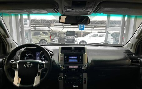 Toyota Land Cruiser Prado 150 рестайлинг 2, 2011 год, 2 440 000 рублей, 10 фотография