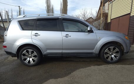 Mitsubishi Outlander III рестайлинг 3, 2008 год, 975 000 рублей, 4 фотография