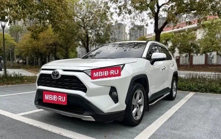 Toyota RAV4, 2021 год, 2 597 000 рублей, 1 фотография
