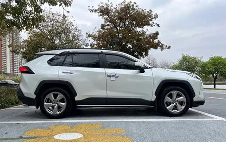 Toyota RAV4, 2021 год, 2 597 000 рублей, 5 фотография