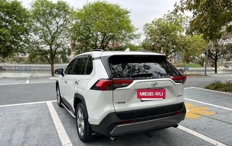 Toyota RAV4, 2021 год, 2 597 000 рублей, 4 фотография