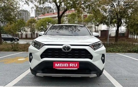 Toyota RAV4, 2021 год, 2 597 000 рублей, 6 фотография