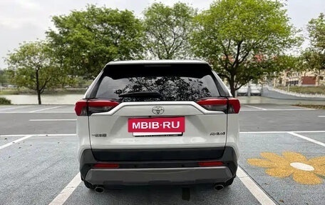 Toyota RAV4, 2021 год, 2 597 000 рублей, 8 фотография