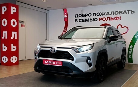 Toyota RAV4, 2021 год, 3 550 000 рублей, 1 фотография