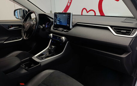 Toyota RAV4, 2021 год, 3 550 000 рублей, 7 фотография