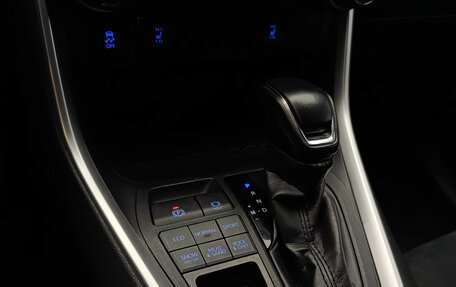 Toyota RAV4, 2021 год, 3 550 000 рублей, 13 фотография