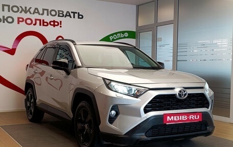Toyota RAV4, 2021 год, 3 550 000 рублей, 3 фотография