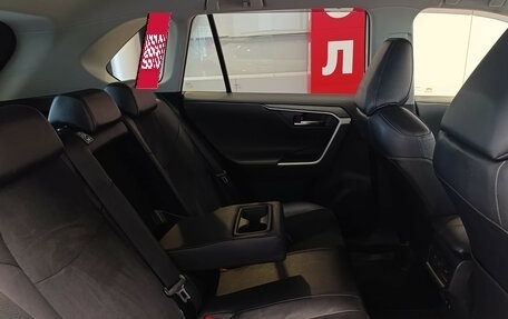 Toyota RAV4, 2021 год, 3 550 000 рублей, 8 фотография