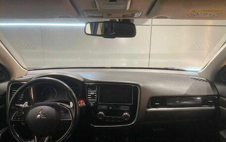 Mitsubishi Outlander III рестайлинг 3, 2017 год, 2 070 000 рублей, 10 фотография