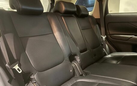 Mitsubishi Outlander III рестайлинг 3, 2017 год, 2 070 000 рублей, 16 фотография