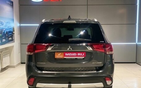 Mitsubishi Outlander III рестайлинг 3, 2017 год, 2 070 000 рублей, 4 фотография