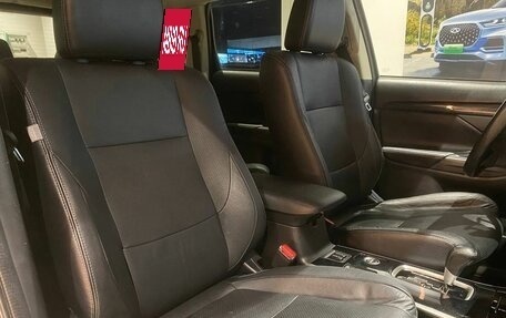 Mitsubishi Outlander III рестайлинг 3, 2017 год, 2 070 000 рублей, 17 фотография