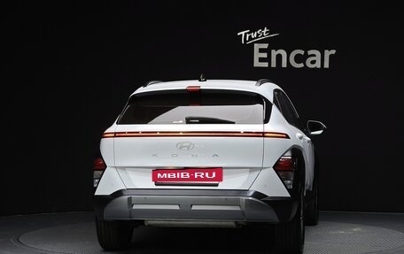 Hyundai Kona, 2023 год, 1 980 000 рублей, 4 фотография