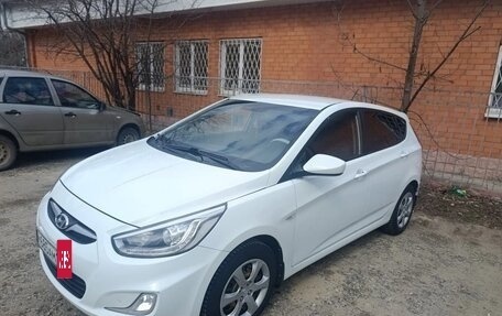 Hyundai Solaris II рестайлинг, 2013 год, 870 000 рублей, 3 фотография