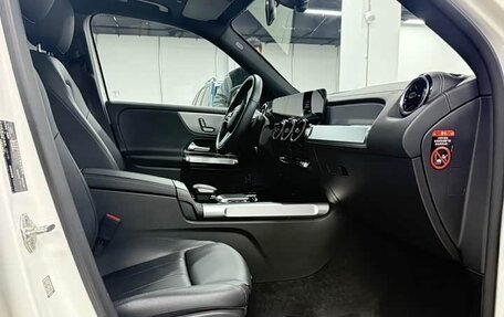 Mercedes-Benz GLB, 2022 год, 2 800 000 рублей, 9 фотография