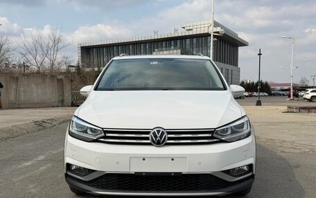 Volkswagen Touran III, 2021 год, 2 350 007 рублей, 2 фотография