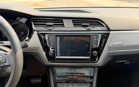 Volkswagen Touran III, 2021 год, 2 350 007 рублей, 13 фотография