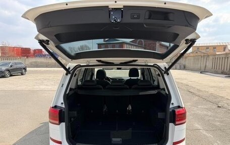 Volkswagen Touran III, 2021 год, 2 350 007 рублей, 16 фотография