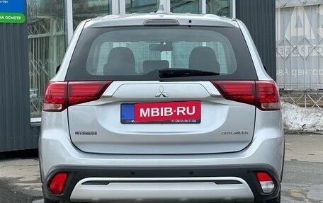 Mitsubishi Outlander III рестайлинг 3, 2018 год, 1 849 000 рублей, 5 фотография