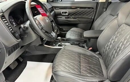 Mitsubishi Outlander III рестайлинг 3, 2022 год, 2 000 010 рублей, 12 фотография