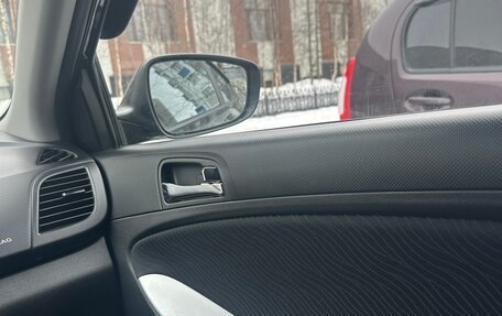 Hyundai Solaris II рестайлинг, 2011 год, 680 000 рублей, 11 фотография