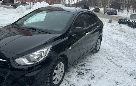 Hyundai Solaris II рестайлинг, 2011 год, 680 000 рублей, 3 фотография
