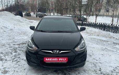 Hyundai Solaris II рестайлинг, 2011 год, 680 000 рублей, 2 фотография