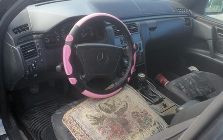 Mercedes-Benz E-Класс, 1997 год, 450 000 рублей, 10 фотография