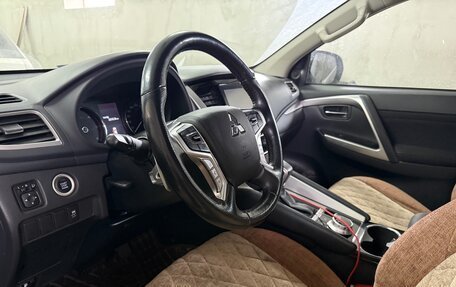 Mitsubishi Pajero Sport III рестайлинг, 2021 год, 4 000 000 рублей, 2 фотография