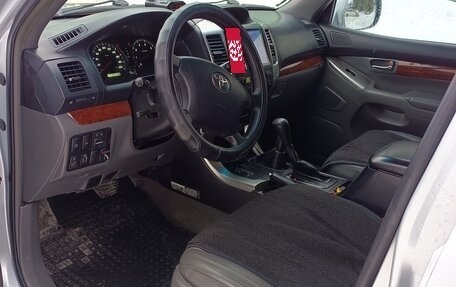 Toyota Land Cruiser Prado 120 рестайлинг, 2003 год, 1 800 000 рублей, 19 фотография