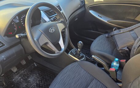 Hyundai Solaris II рестайлинг, 2015 год, 1 050 000 рублей, 12 фотография