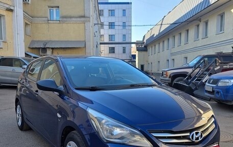Hyundai Solaris II рестайлинг, 2015 год, 1 050 000 рублей, 2 фотография