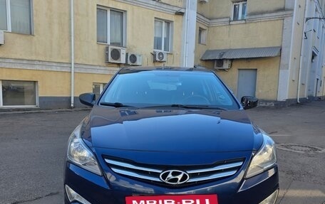 Hyundai Solaris II рестайлинг, 2015 год, 1 050 000 рублей, 17 фотография