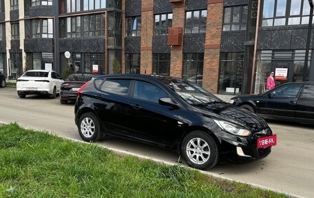 Hyundai Solaris II рестайлинг, 2011 год, 700 000 рублей, 2 фотография