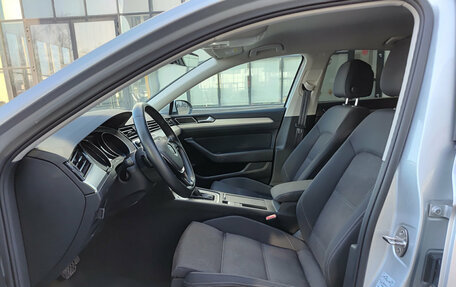 Volkswagen Passat B8 рестайлинг, 2019 год, 2 499 000 рублей, 20 фотография