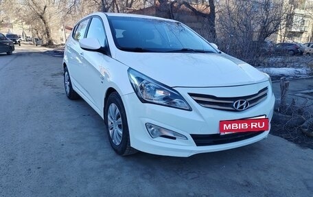 Hyundai Solaris II рестайлинг, 2015 год, 845 000 рублей, 3 фотография
