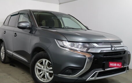 Mitsubishi Outlander III рестайлинг 3, 2019 год, 1 919 000 рублей, 1 фотография