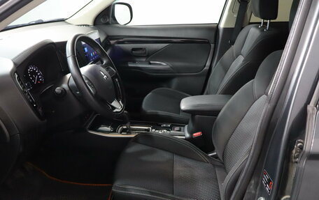 Mitsubishi Outlander III рестайлинг 3, 2019 год, 1 919 000 рублей, 8 фотография