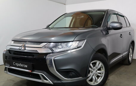 Mitsubishi Outlander III рестайлинг 3, 2019 год, 1 919 000 рублей, 3 фотография