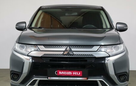 Mitsubishi Outlander III рестайлинг 3, 2019 год, 1 919 000 рублей, 2 фотография