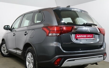 Mitsubishi Outlander III рестайлинг 3, 2020 год, 2 399 000 рублей, 4 фотография