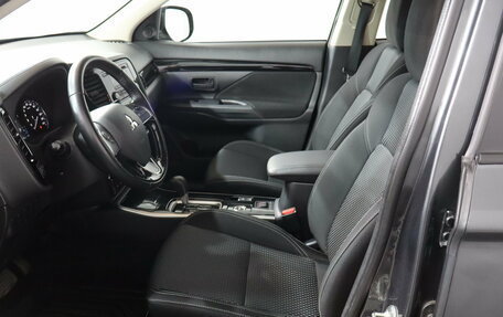 Mitsubishi Outlander III рестайлинг 3, 2020 год, 2 399 000 рублей, 8 фотография