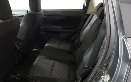 Mitsubishi Outlander III рестайлинг 3, 2020 год, 2 399 000 рублей, 12 фотография