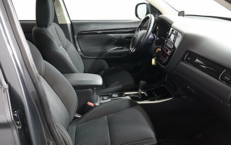 Mitsubishi Outlander III рестайлинг 3, 2020 год, 2 399 000 рублей, 11 фотография