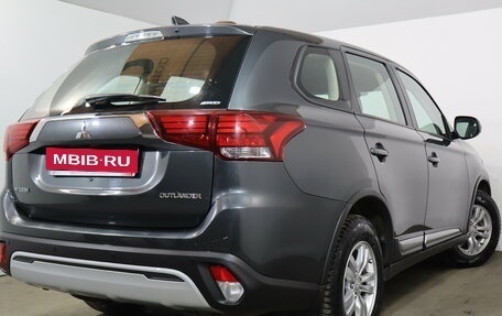 Mitsubishi Outlander III рестайлинг 3, 2020 год, 2 399 000 рублей, 6 фотография