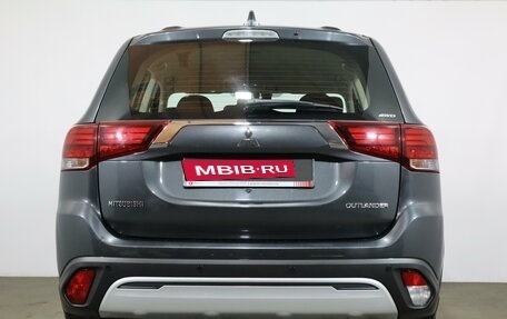 Mitsubishi Outlander III рестайлинг 3, 2020 год, 2 399 000 рублей, 5 фотография